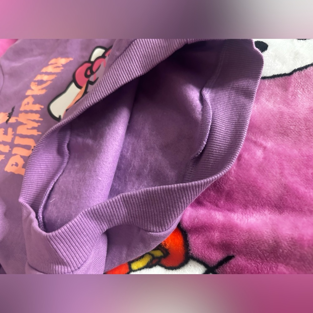Hello Kitty Sweatshirt - Picture 2 of 5